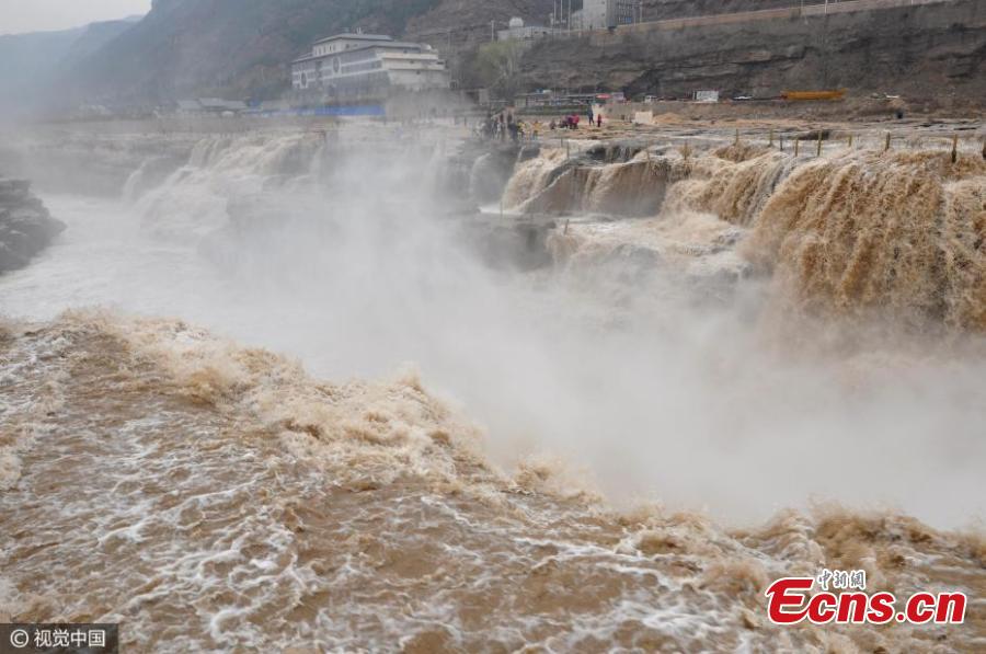 Stunning scenes at Hukou Waterfall