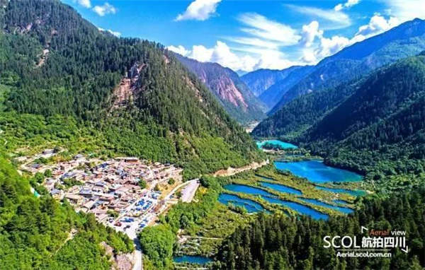 Quake-hit Jiuzhaigou regaining its beauty