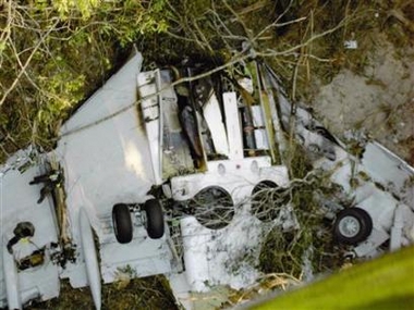 The underside of the Gol airlines Boeing 737-800 that crashed last Friday near the Jarina indigenous area in the Brazilian Amazon region is seen in this undated aerial photograph released by the Brazilian Air Force on October 1, 2006. Rescue workers guided by Indian trackers hacked their way through dense Amazon jungle to reach the wreckage of Gol flight 1907 that was carrying 155 passengers and crew.