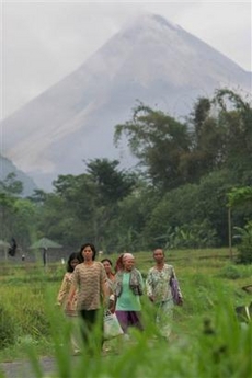 Indonesia's Mount Merapi spews hot lava