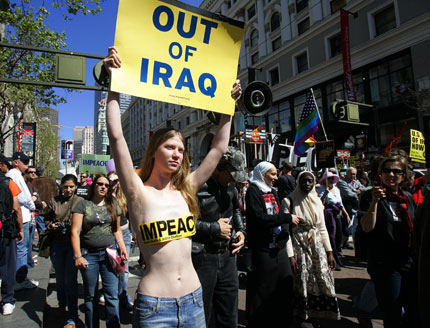 Thousands march to protest against Iraq War