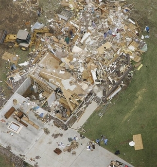 Tornado death toll in Kan.town hits 10