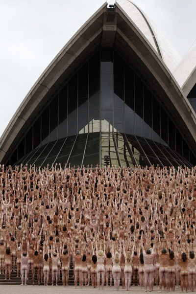 5,200 Australians bare all for photo shoot