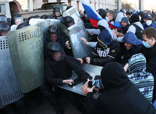 Pro-Russians declare independence in eastern Ukrainian city of Donetsk