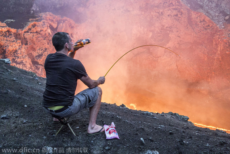 Daredevil roasts marshmallows over volcano