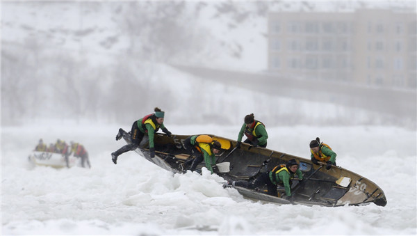 Ice canoe races in Quebec