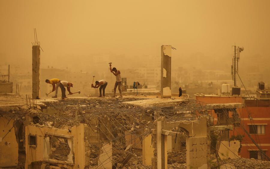 Deadly sandstorm engulfs Middle East