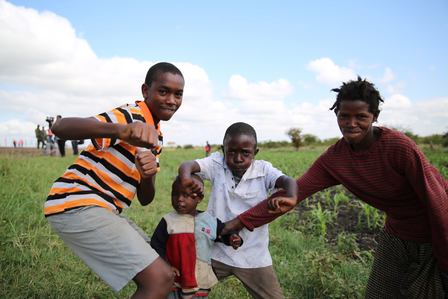 Kids in Africa show Chinese kung fu