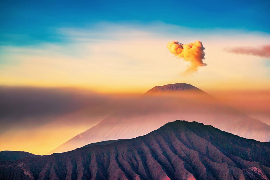 Photos reveal how landscape changes after volcano erupts