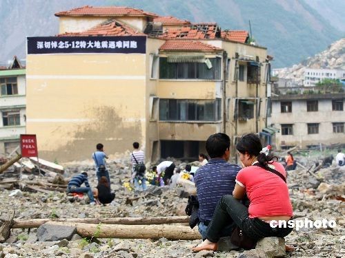 北川老縣城昨開城 數萬民眾祭奠遇難同胞(圖)