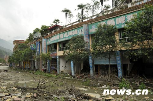 北川老縣城昨開城 數萬民眾祭奠遇難同胞(圖)