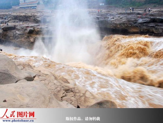 黃河壺口波濤洶涌 呈現夏季獨有奇觀